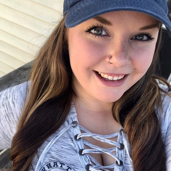 Meet your Posher, Allison - Picture 1 of 1